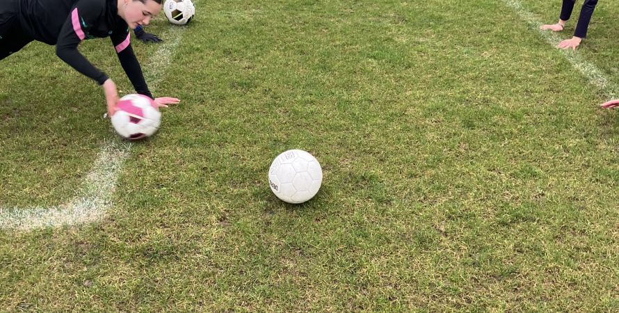 Dames vv de Fendert beginnen weer.