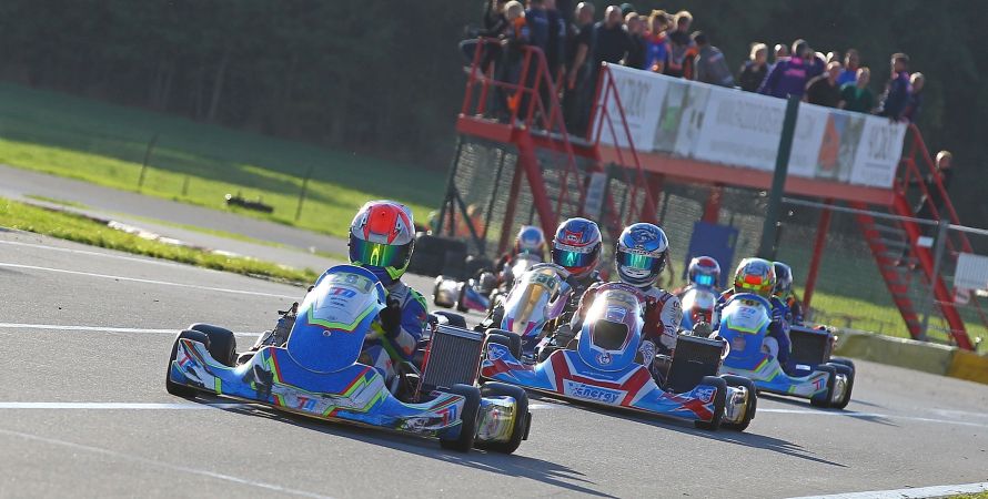 Karttalent Bart Ploeg lost technisch probleem op en toont direct topvorm: winst in finale in GK4 Kart Series