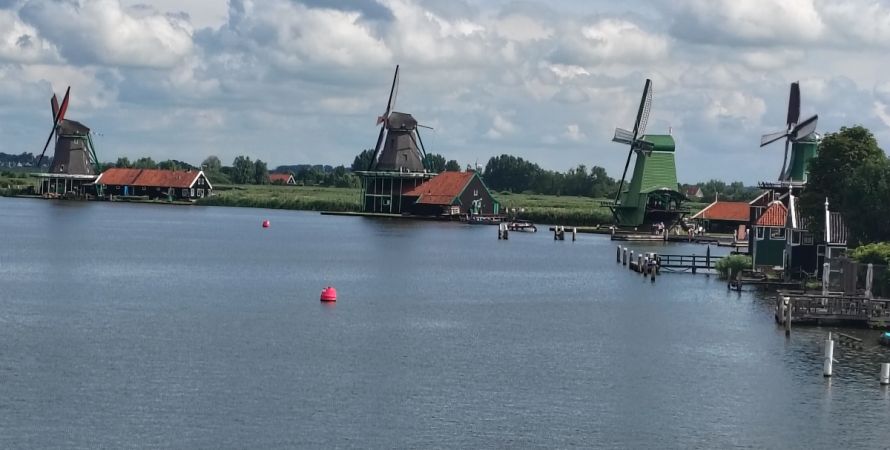 IK GING OP REIS EN MAAKTE MEE…