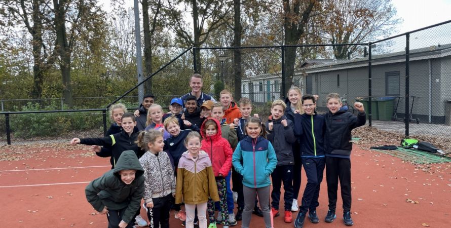 Mini-maxi tennistoernooi bij T.V. Fijnaart & Heijningen