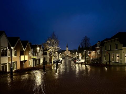 Voorstraat tijdens een regenachtige ochtend / Jan Gorter